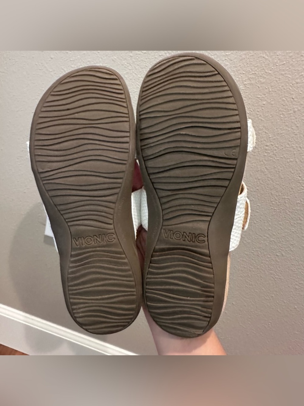 Vionic Skylar Snake Skin Strap White Sandals. - Picture 6 of 9